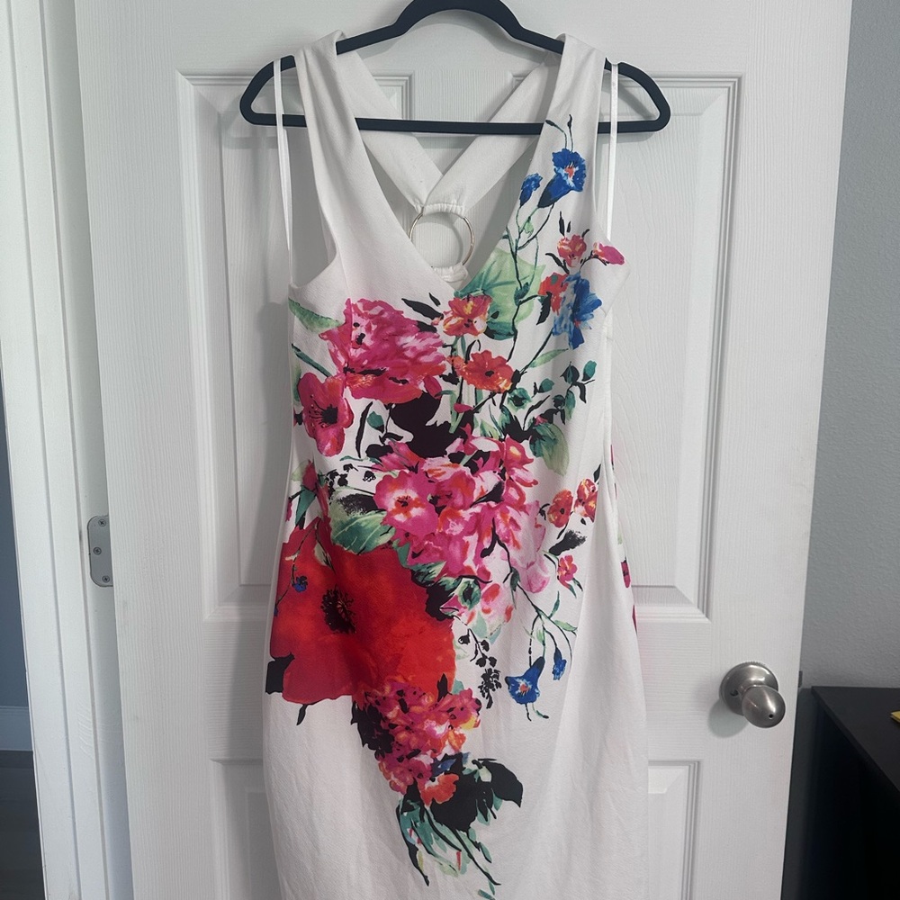 Elegant Floral Backless Dress in White